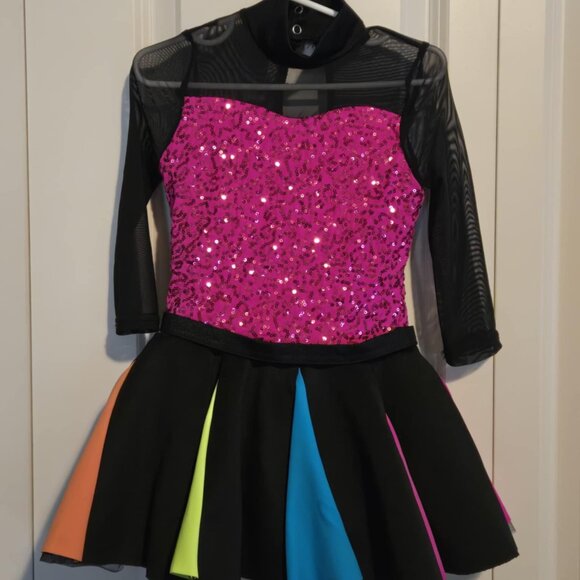✨ Girls Dance Costume – Sequin Bodice & Multicolor Pleated Skirt ✨ - Picture 1 of 4